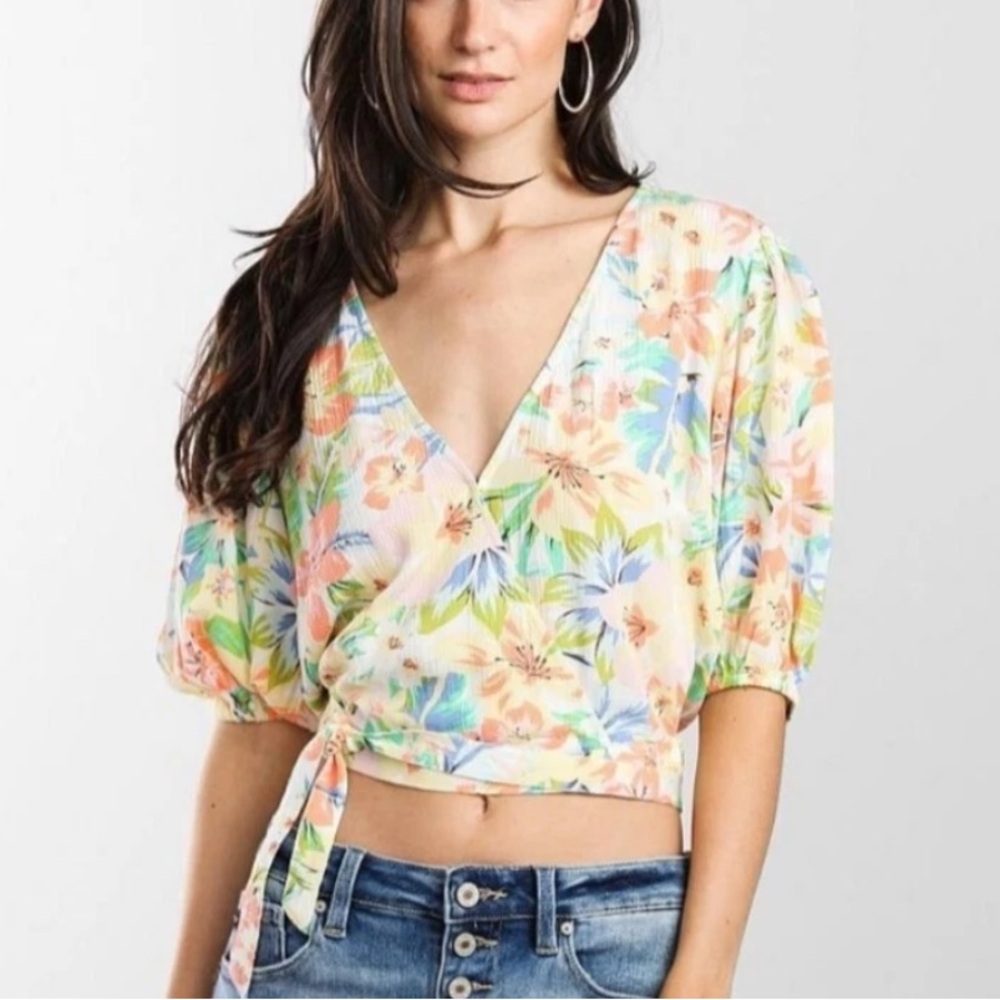 Billabong Brand Junior's Size Medium Floral Cropped Too Cute Top Wrap Style